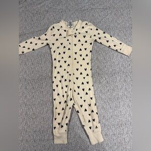 Hanna Anderson Onesie Sleeper Black Heart Print Size 12-18 months